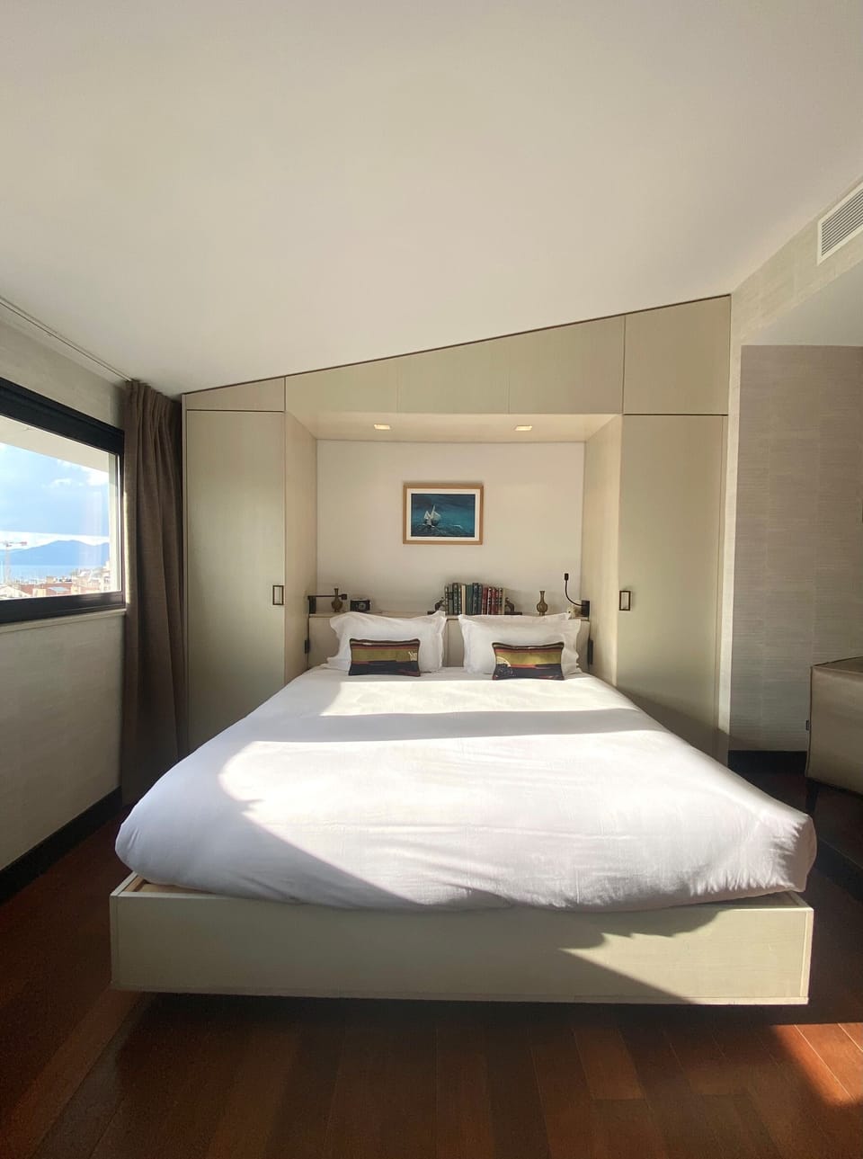 Junior Suite | Minibar, in-room safe, soundproofing, iron/ironing board
