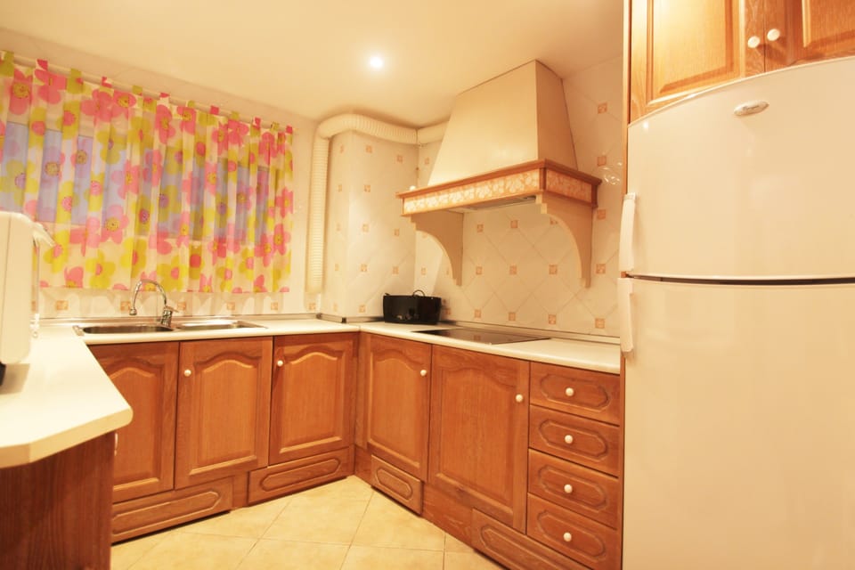 Apartment, 2 Bedrooms, Sea View | Private kitchenette | Full-size fridge, microwave, oven, stovetop