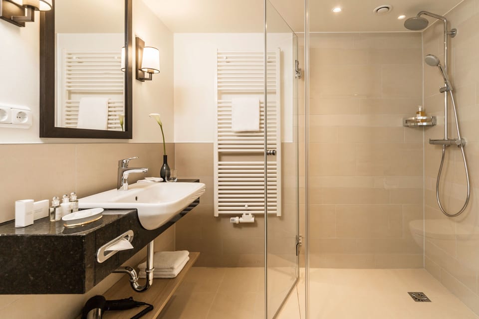 Classic Single Room | Bathroom | Free toiletries, hair dryer, bathrobes, slippers