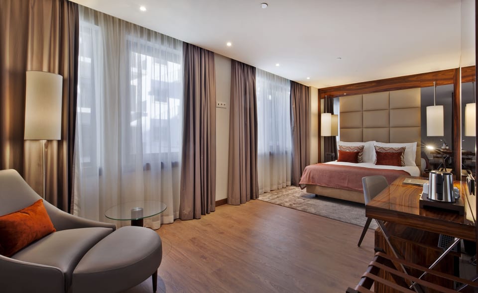 Minibar, in-room safe, desk, blackout drapes