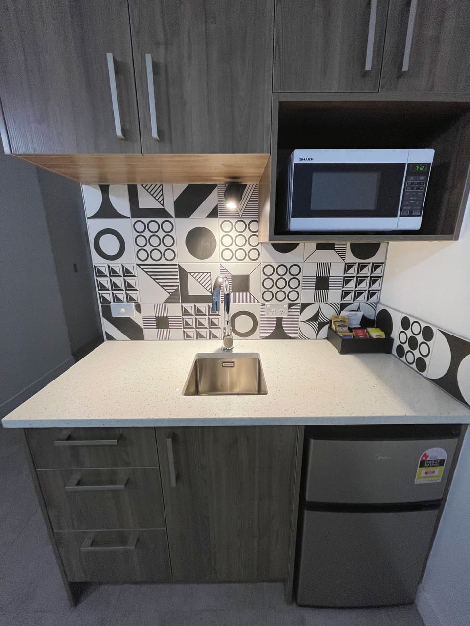 Deluxe Double Room, 1 King Bed, Kitchenette | Private kitchenette | Fridge, electric kettle