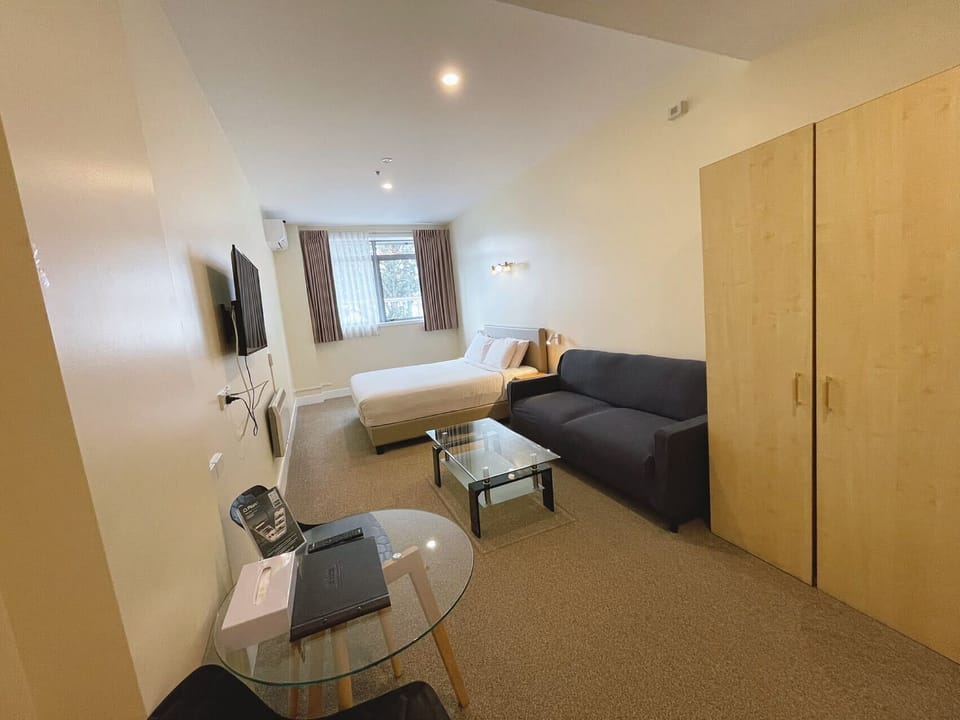 Deluxe Double Room, 1 King Bed, Kitchenette | Hypo-allergenic bedding, minibar, iron/ironing board, free WiFi