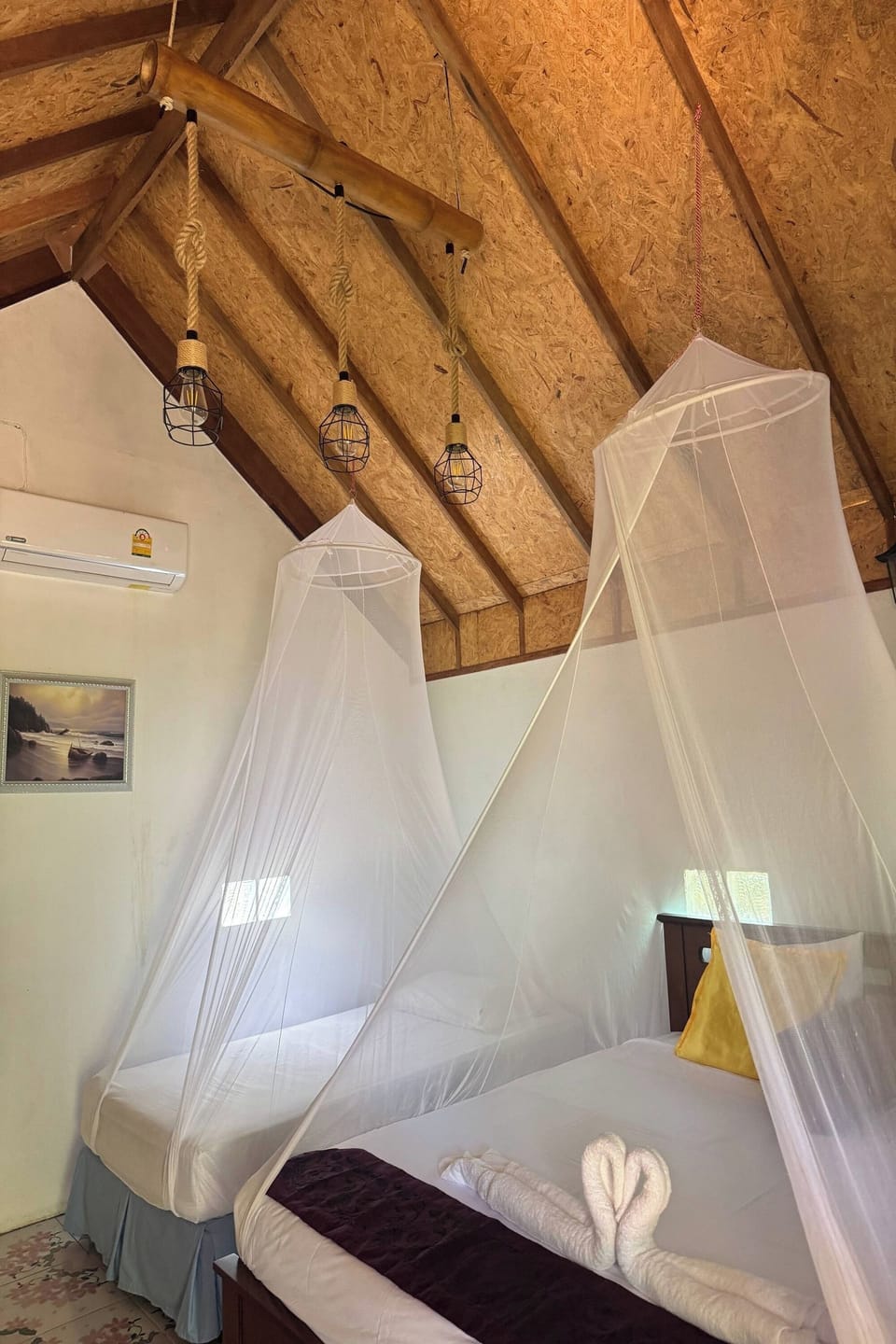 Family Room (Aircon 3 Person) | Desk, rollaway beds