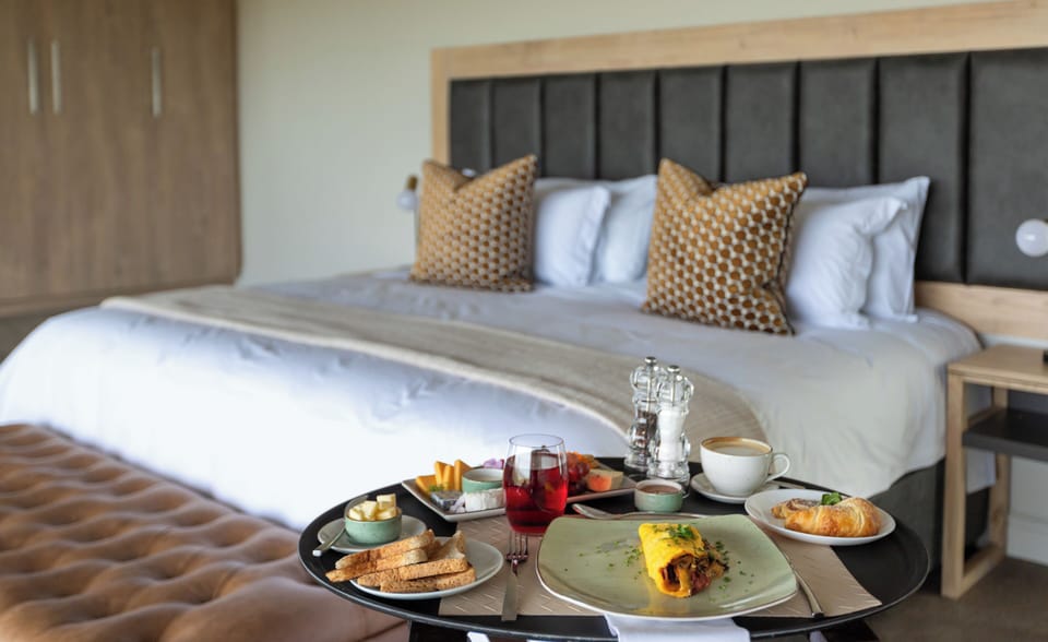 Honeymoon Suite | Premium bedding, minibar, in-room safe, desk
