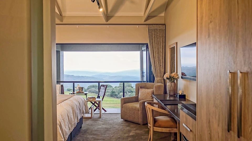 Deluxe Room, Mountain View | Premium bedding, minibar, in-room safe, desk