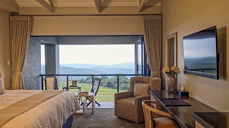 Deluxe Room, Mountain View | Premium bedding, minibar, in-room safe, desk