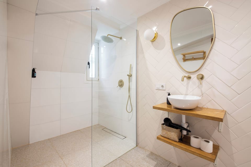 Comfort Double Room, Private Bathroom, Ocean View | Bathroom | Hair dryer, towels, soap, shampoo