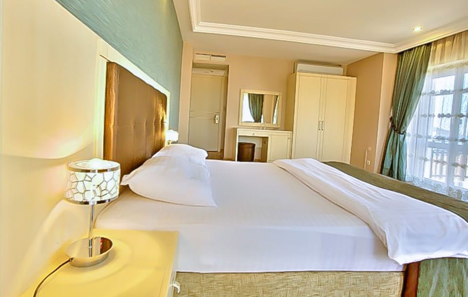 Deluxe Double Room | Minibar, desk, free WiFi