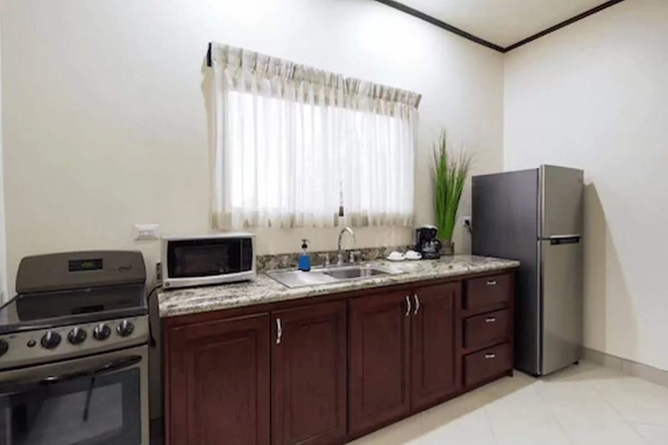 Family Room, 2 Bedrooms, Kitchen, Mountain View | Private kitchen | Coffee/tea maker
