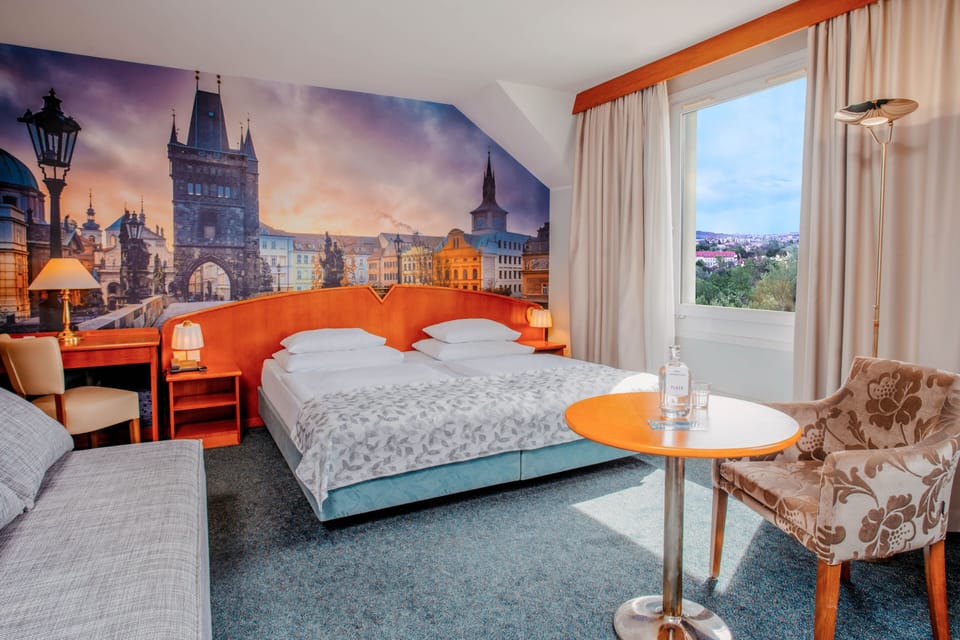 Executive Double or Twin Room | Hypo-allergenic bedding available, minibar, in-room safe, soundproofing