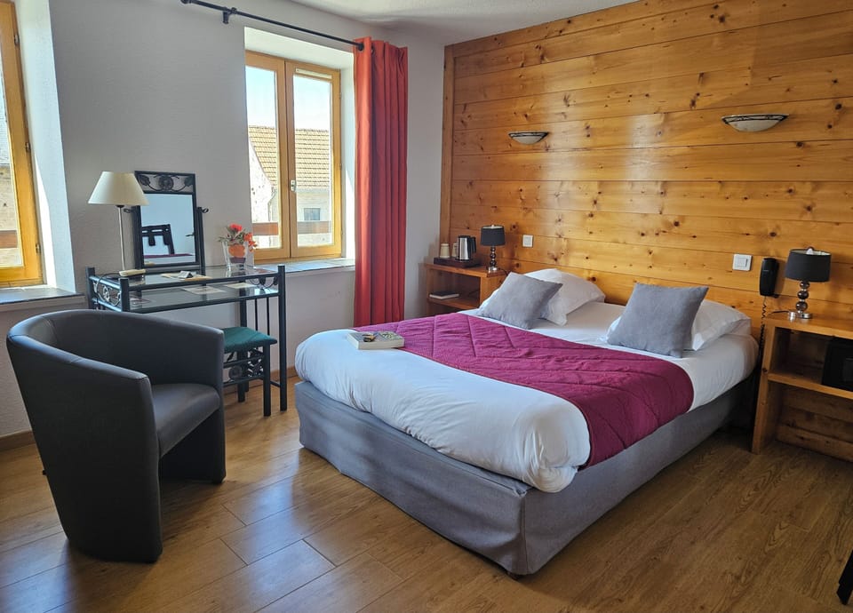 Comfort Double Room | Desk, blackout drapes, rollaway beds, free WiFi