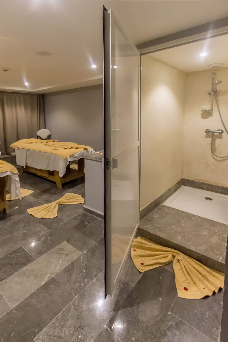 Couples treatment rooms, sauna, steam room, Turkish bath