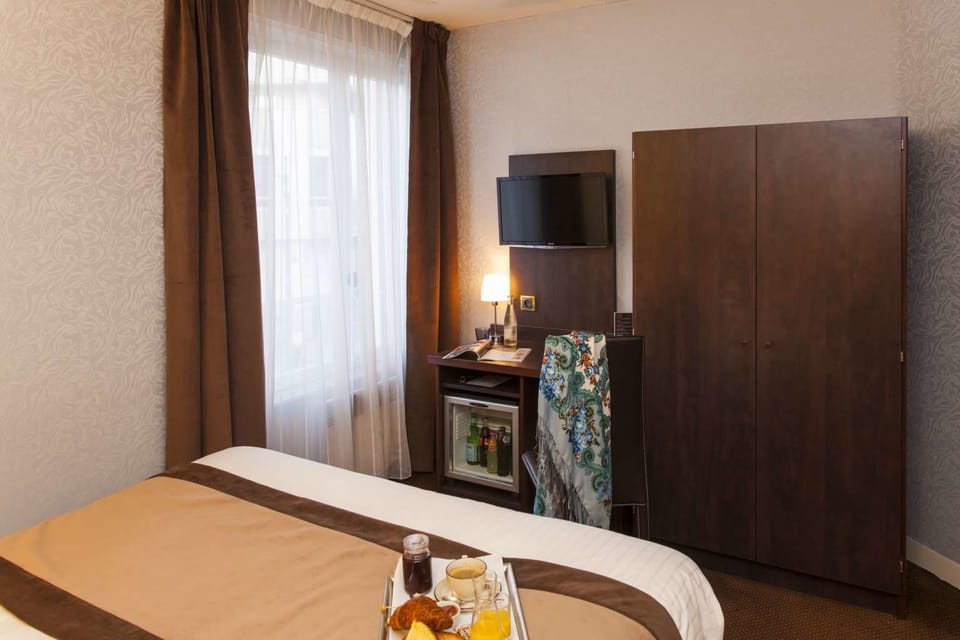 Comfort Double Room | Minibar, desk, free cribs/infant beds, rollaway beds