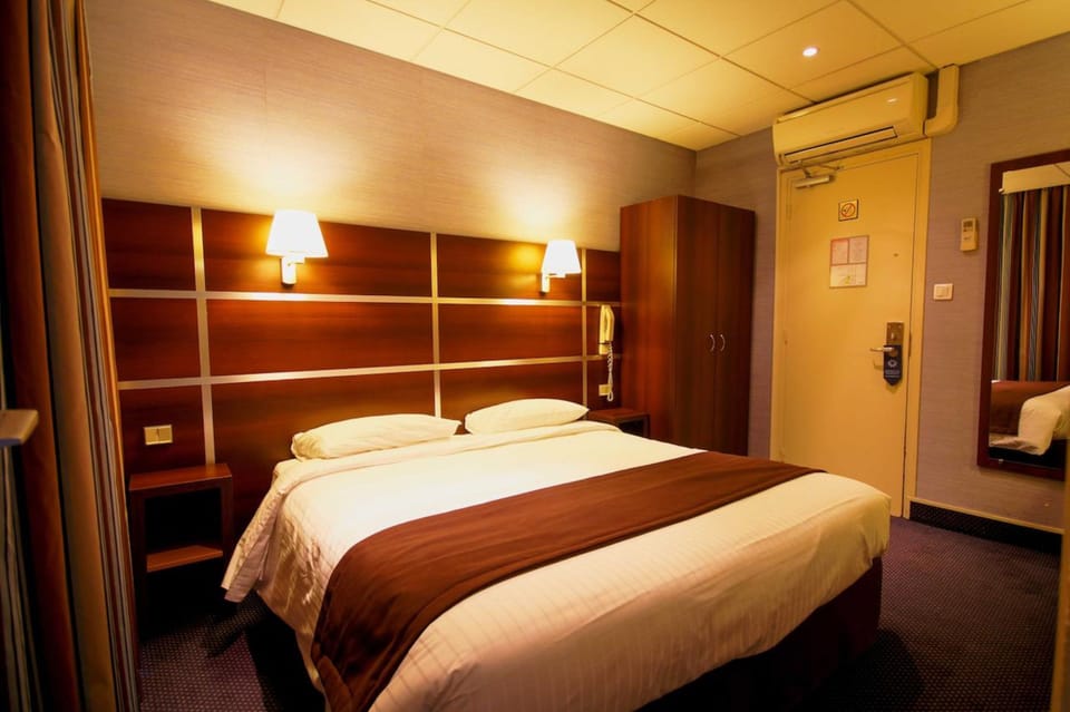 Superior Double Room | In-room safe, soundproofing, iron/ironing board, free WiFi