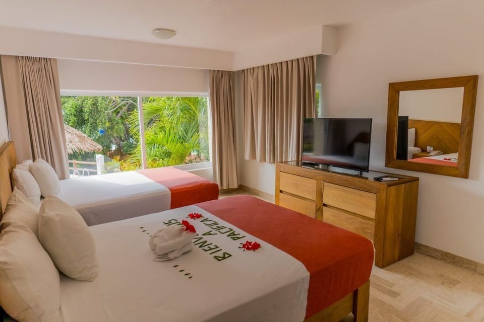 Senior Suite, Sea View (Club) | In-room safe, desk, iron/ironing board, free WiFi