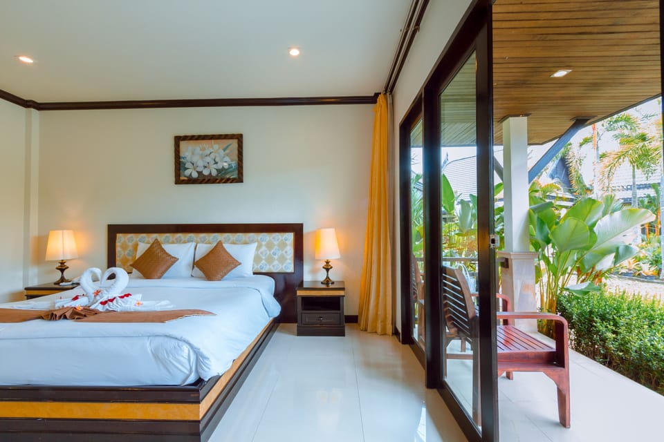 Standard Villa King Bed | Desk, blackout drapes, free WiFi, bed sheets