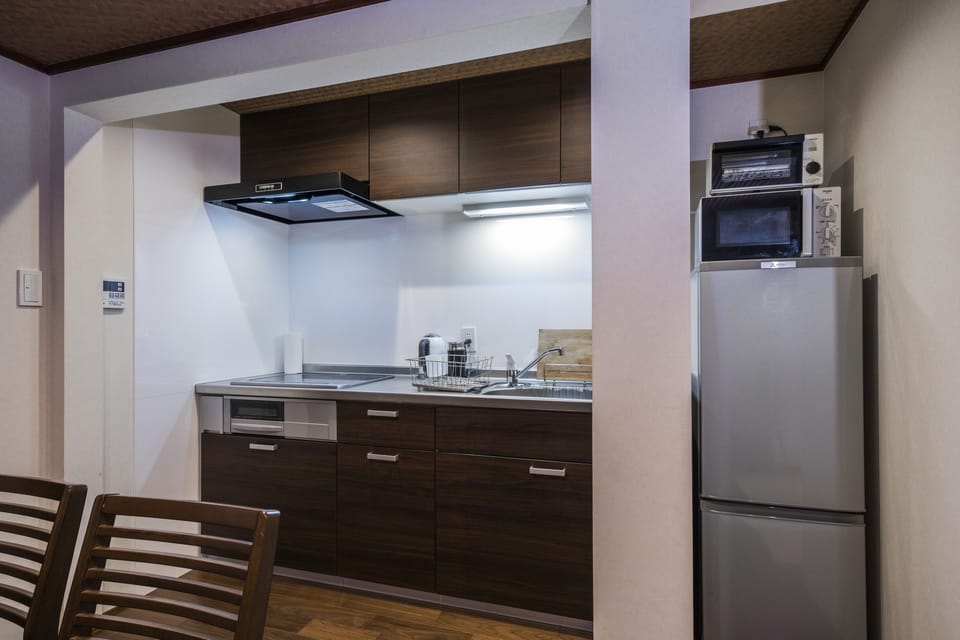Shiki Homes | NENE 音々 | Private kitchen | Full-size fridge, microwave, stovetop, electric kettle