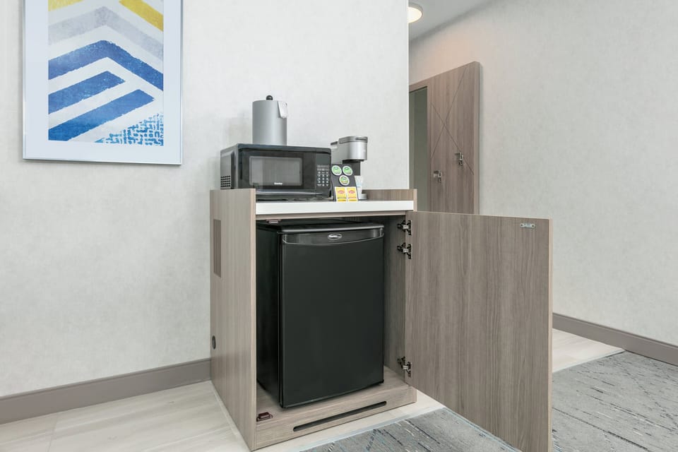 Suite, 1 King Bed, Roll-in Shower (Mobility Accessible) | Iron/ironing board, free cribs/infant beds, free WiFi, bed sheets