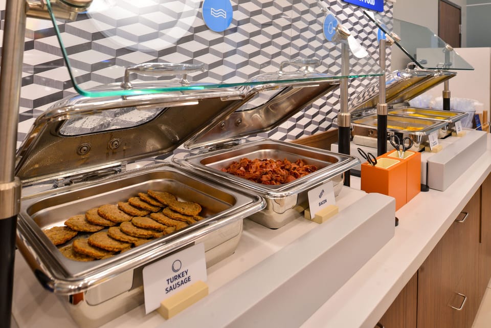 Free buffet breakfast on weekends