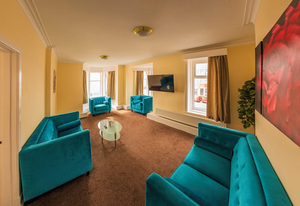 Suite | Living area | TV