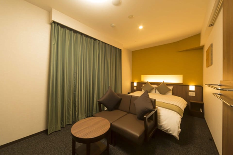 1 bedroom, in-room safe, soundproofing, free WiFi