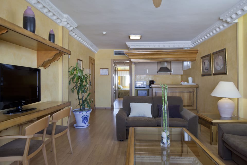 Presidential Suite, Private Pool | Living room