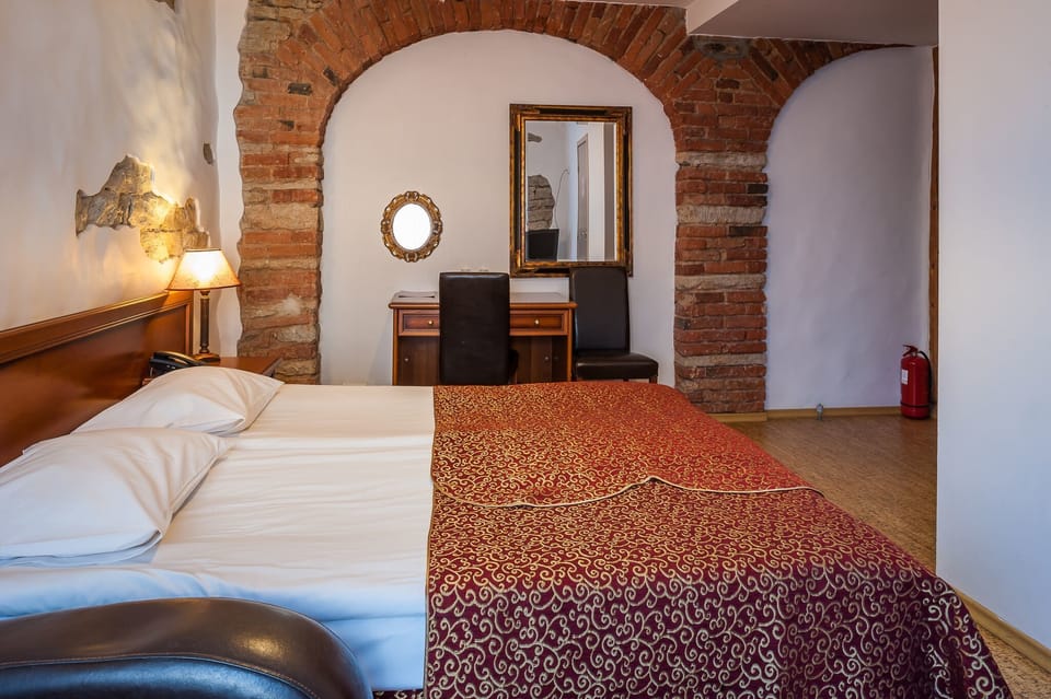 Standard Triple Room | Hypo-allergenic bedding, minibar, in-room safe, desk