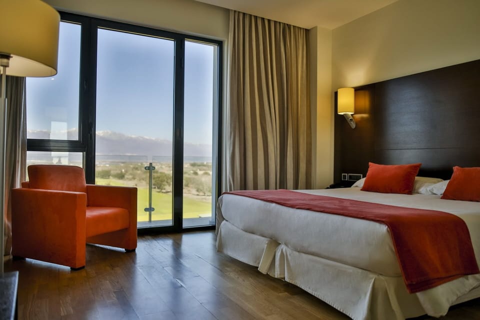 Double Room | In-room safe, individually furnished, desk, laptop workspace