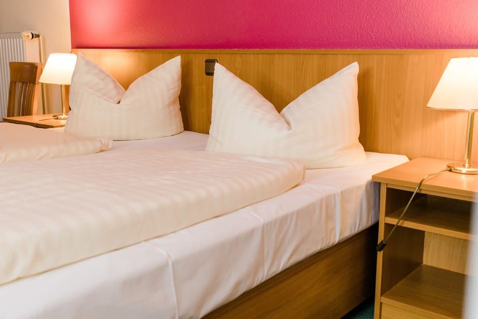 Comfort Double Room | Desk, free WiFi, bed sheets, wheelchair access