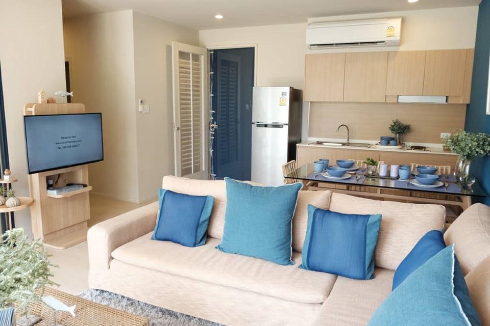 2 Bedroom with Seaview | Living room | Flat-screen TV