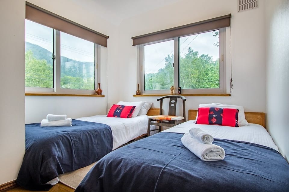 Standard Cabin | Blackout drapes, WiFi (free), bed sheets