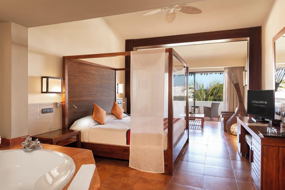 Privileged Deluxe Junior Suite | Free minibar items, in-room safe, blackout drapes, iron/ironing board