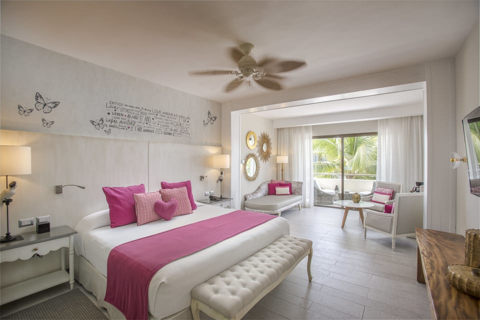 Privileged Romance Deluxe Junior Suite | Free minibar items, in-room safe, blackout drapes, iron/ironing board