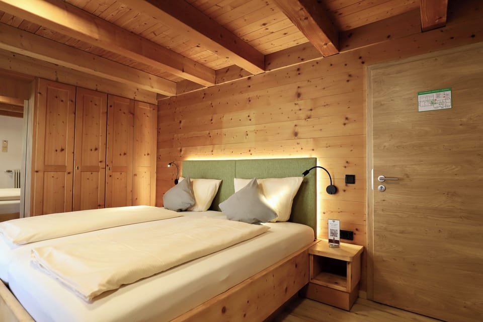 Double Room, Balcony | Hypo-allergenic bedding, in-room safe, desk, free WiFi