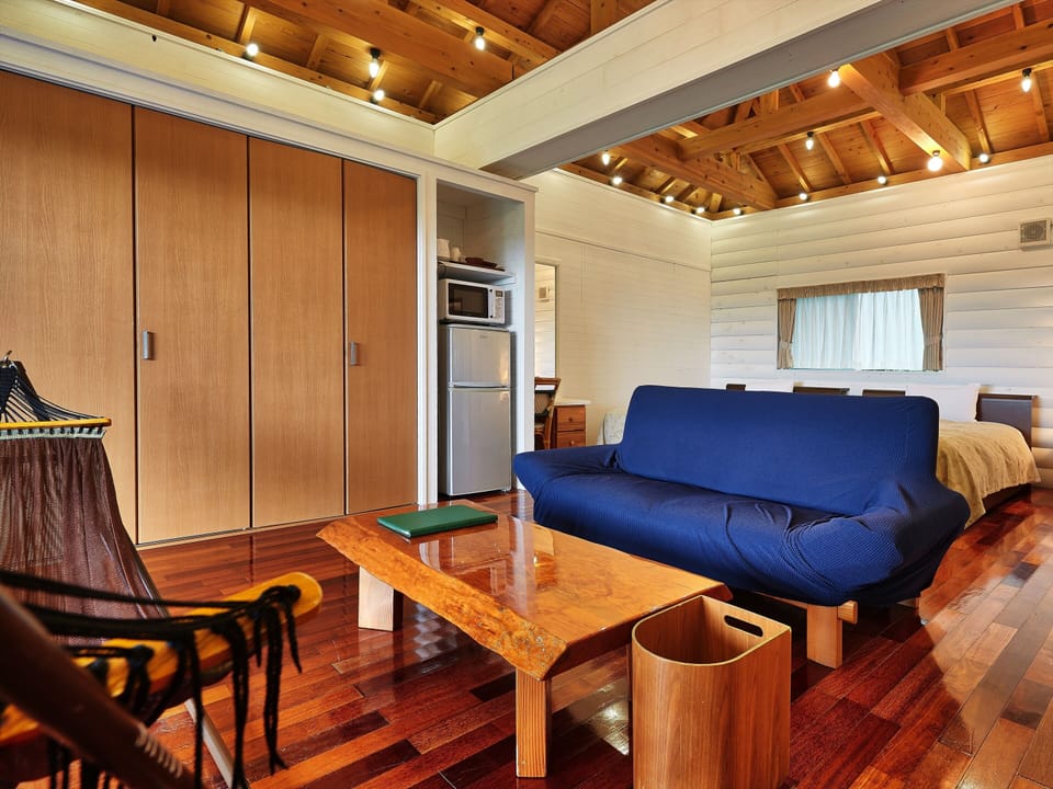 WiFi (free), bed sheets