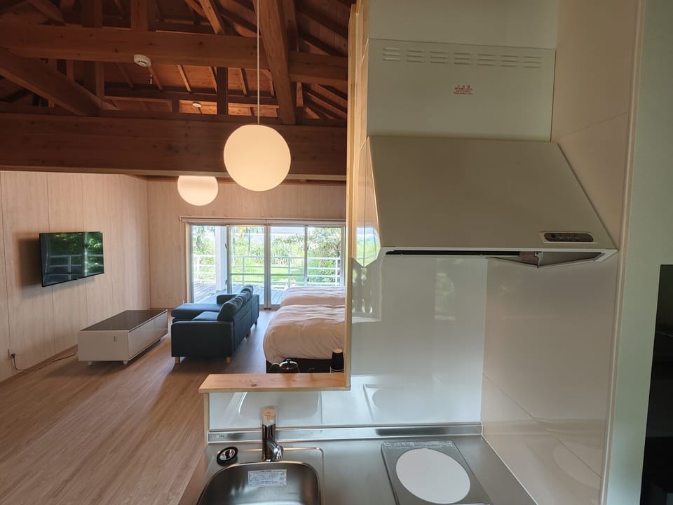 Sky Deck Cottage with Sauna, Non Smoking, Ocean View | Private kitchen | Fridge, microwave, electric kettle