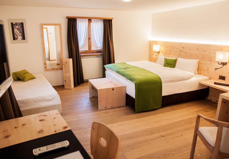 Comfort Double Room | In-room safe, desk, free cribs/infant beds, free WiFi