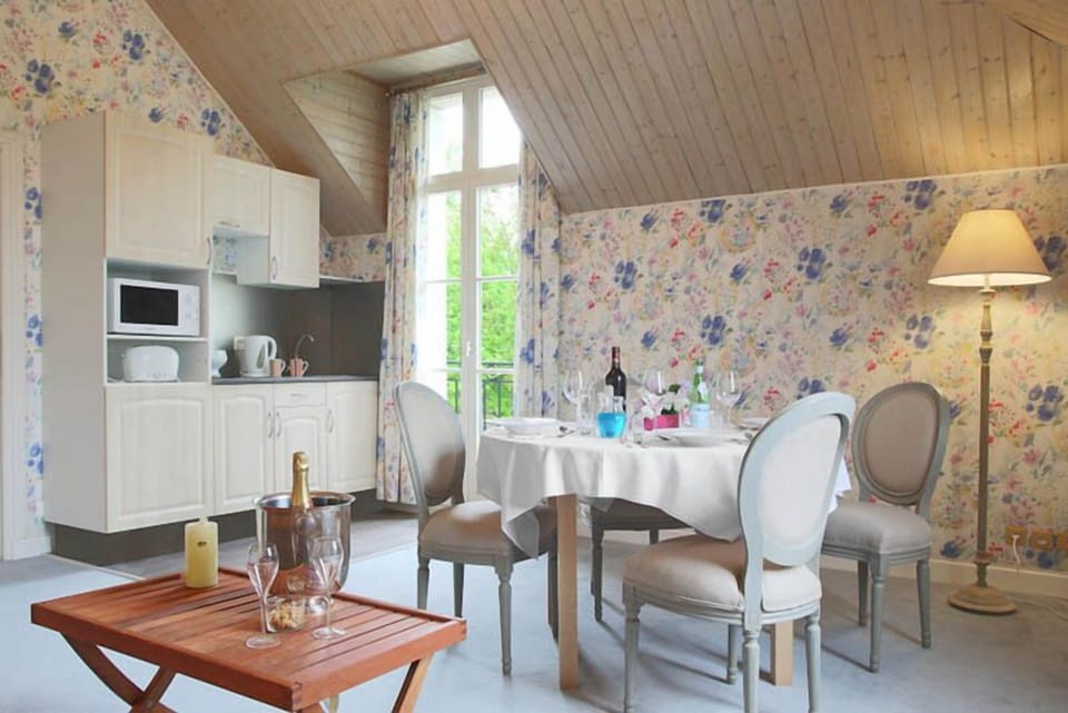 Premium Apartment, 2 Bedrooms, Non Smoking, Park View | Private kitchenette
