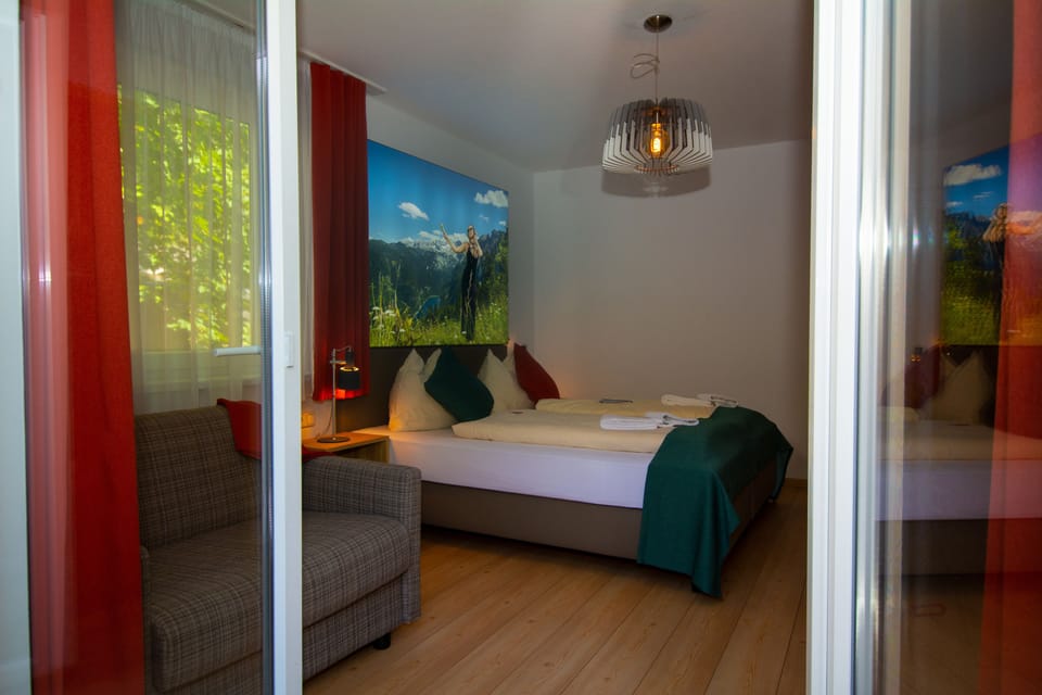 Family Studio, 2 Bedrooms, Mountain View (Balcony or Patio) | Hypo-allergenic bedding, desk, rollaway beds, free WiFi