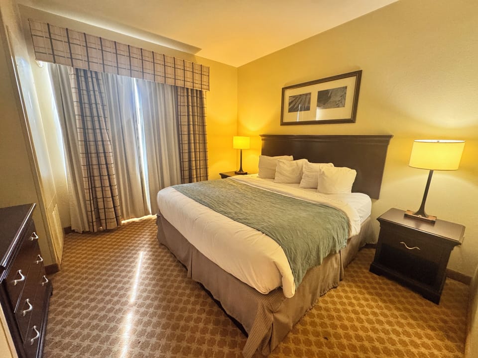 Suite, 1 King Bed with Sofa bed, Non Smoking | Premium bedding, in-room safe, desk, iron/ironing board