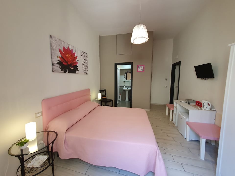 Deluxe Double Room | Desk, soundproofing, rollaway beds (surcharge), WiFi (free)