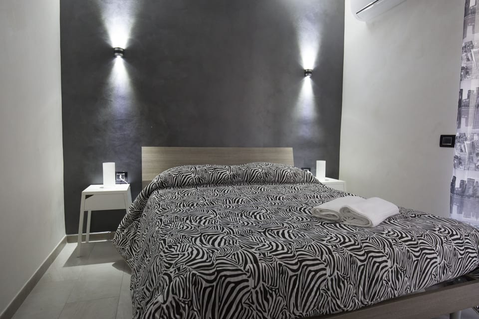 Double Room | In-room safe, soundproofing, free WiFi, bed sheets