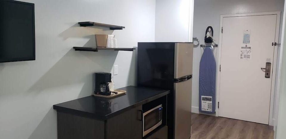 Fridge, microwave