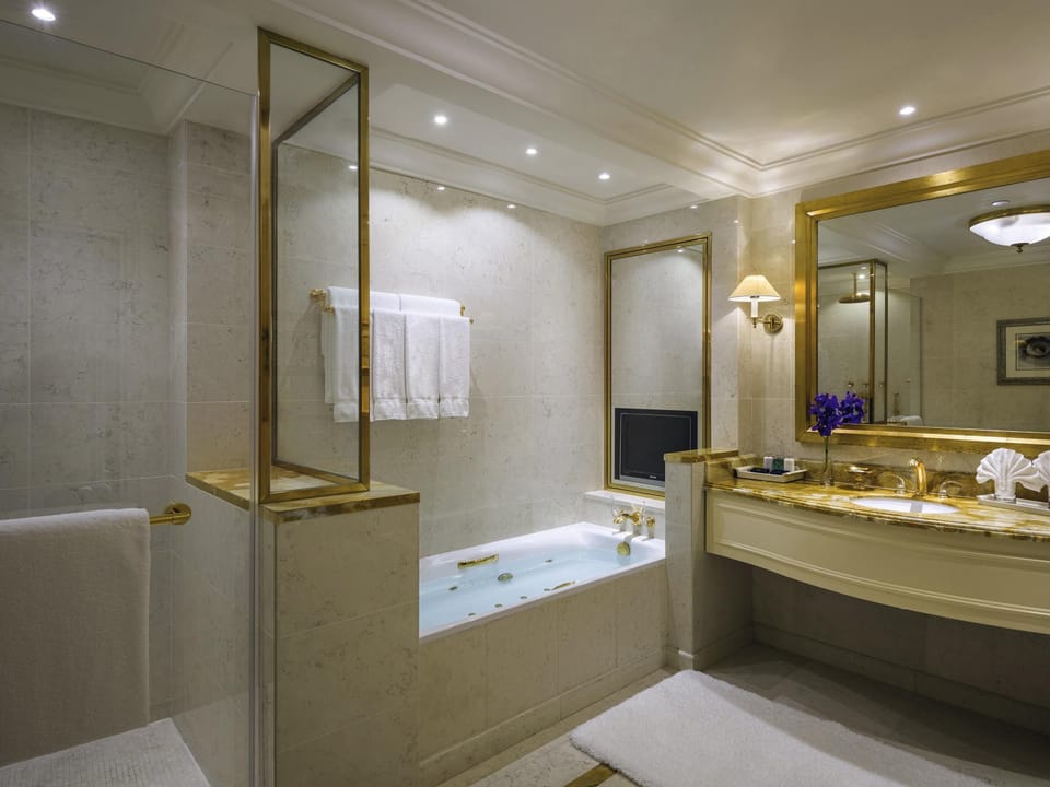 Royal Suite (Silver) | Premium bedding, minibar, in-room safe, desk