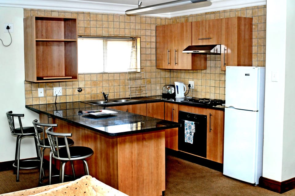 Comfort Suite, 1 Bedroom | Private kitchen | Fridge, coffee/tea maker