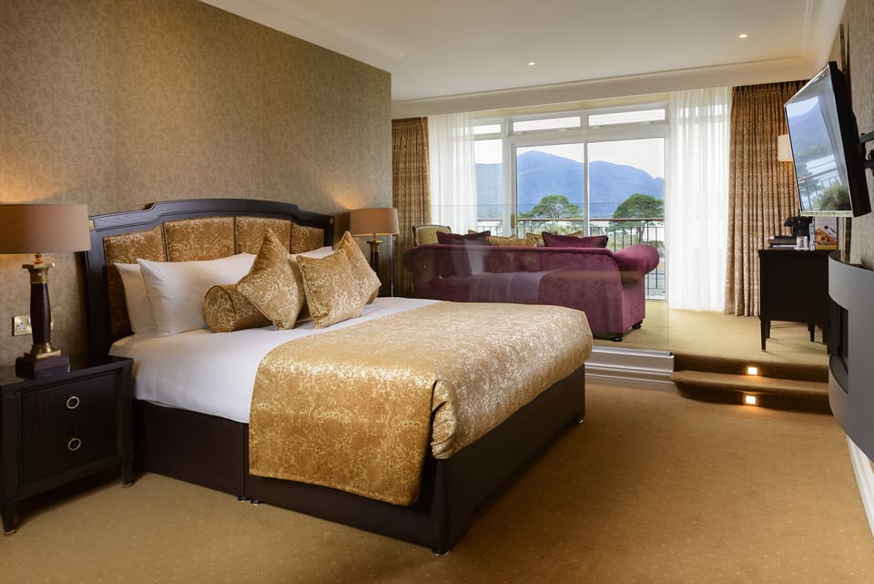 Hypo-allergenic bedding available, in-room safe, desk