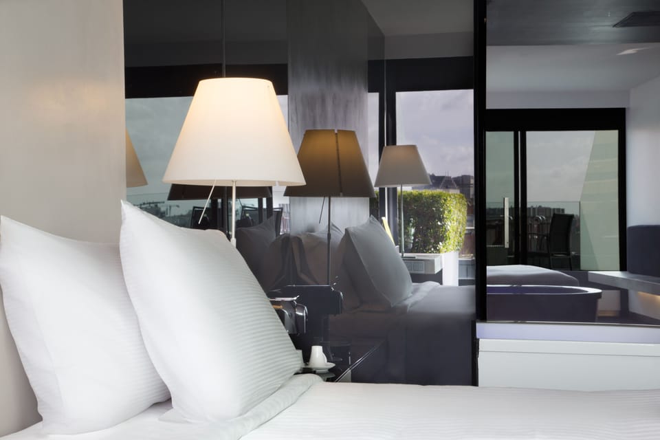 King Premium with Terrace | Premium bedding, minibar, in-room safe, desk