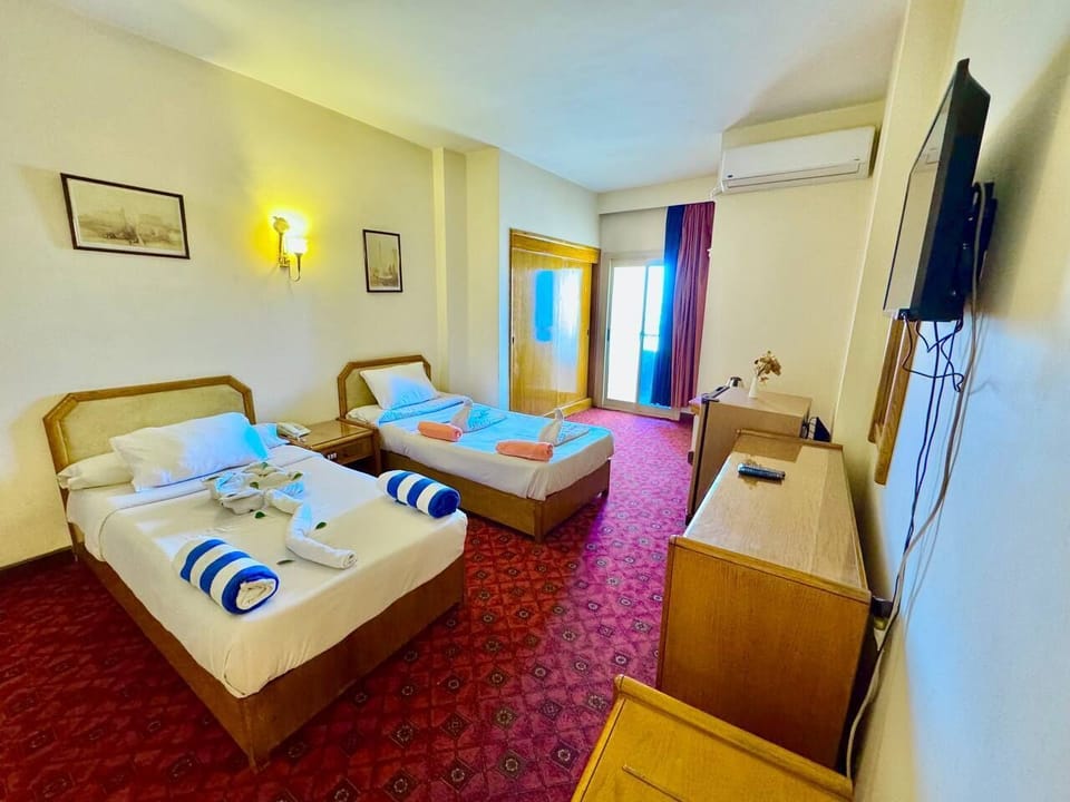 Egyptian cotton sheets, premium bedding, pillowtop beds, minibar