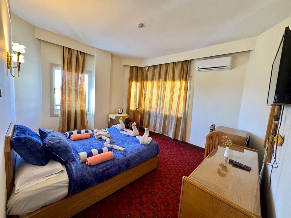 Single Room | Egyptian cotton sheets, premium bedding, pillowtop beds, minibar
