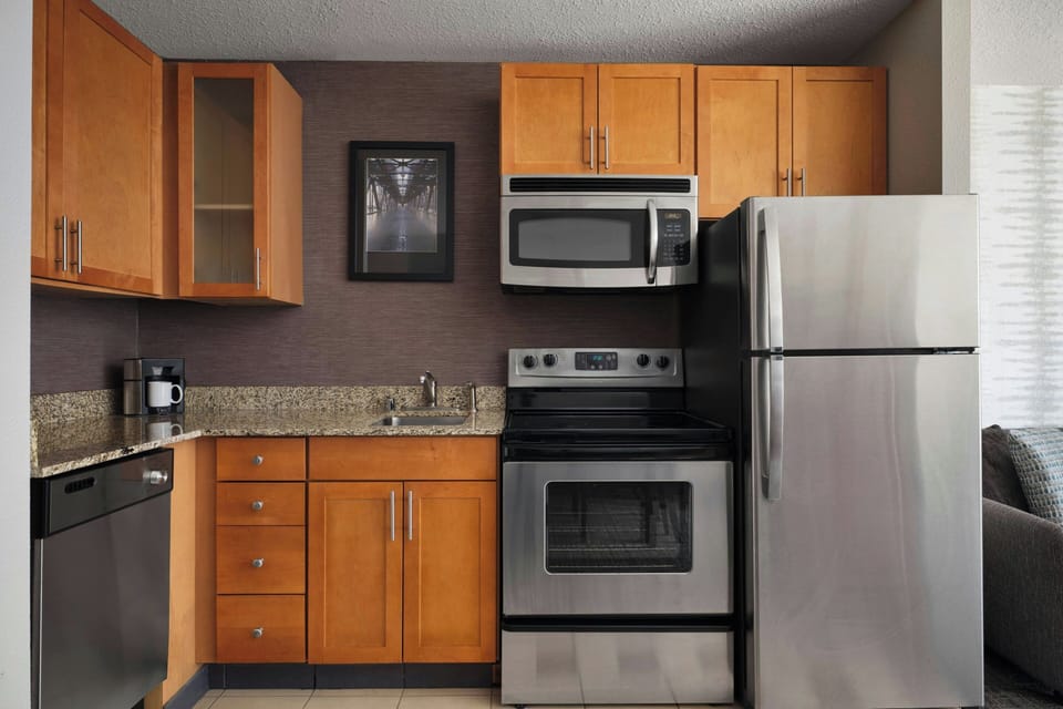 Fridge, microwave, stovetop, dishwasher